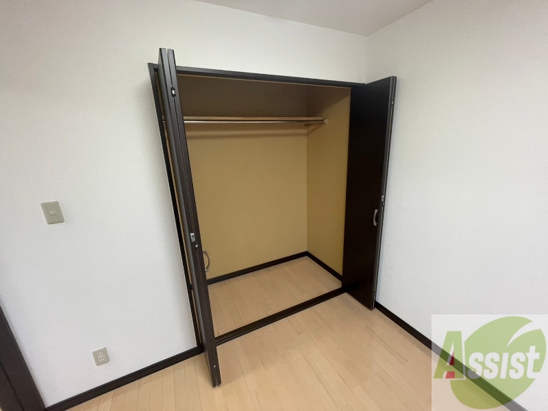 収納　寝室の収納です。部屋がすっきり片付きます。