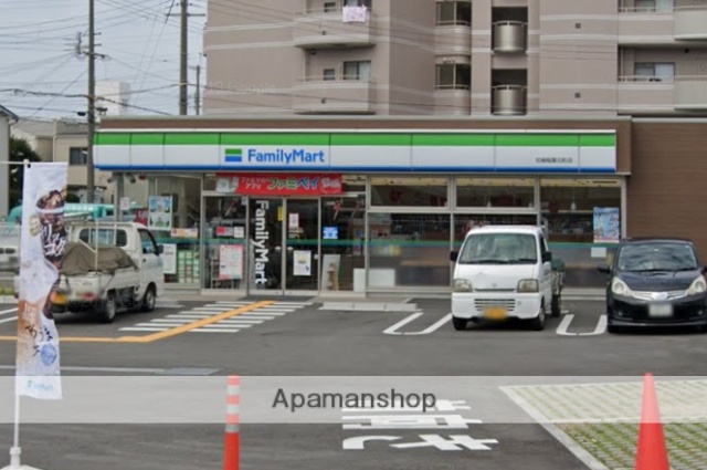 コンビニ　ファミリーマート（コンビニ）まで641m
