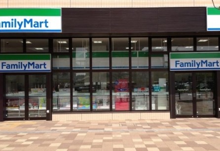 コンビニ　ファミリーマート武蔵浦和マークス店（コンビニ）まで828m