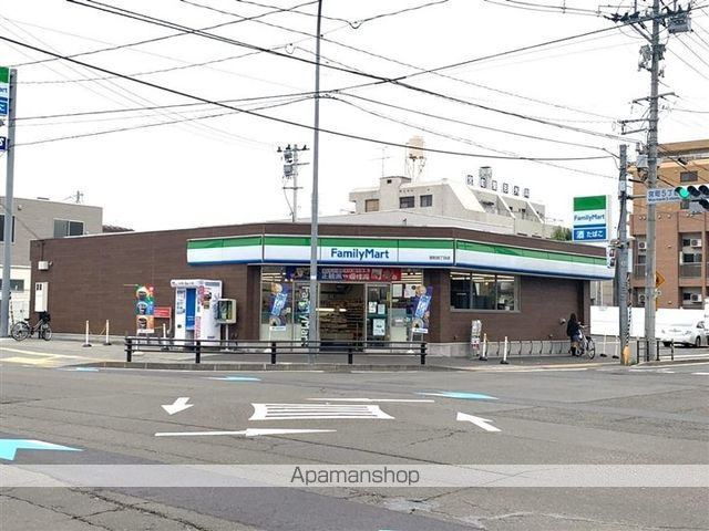 コンビニ　ファミリーマート宮町四丁目店（コンビニ）まで211m