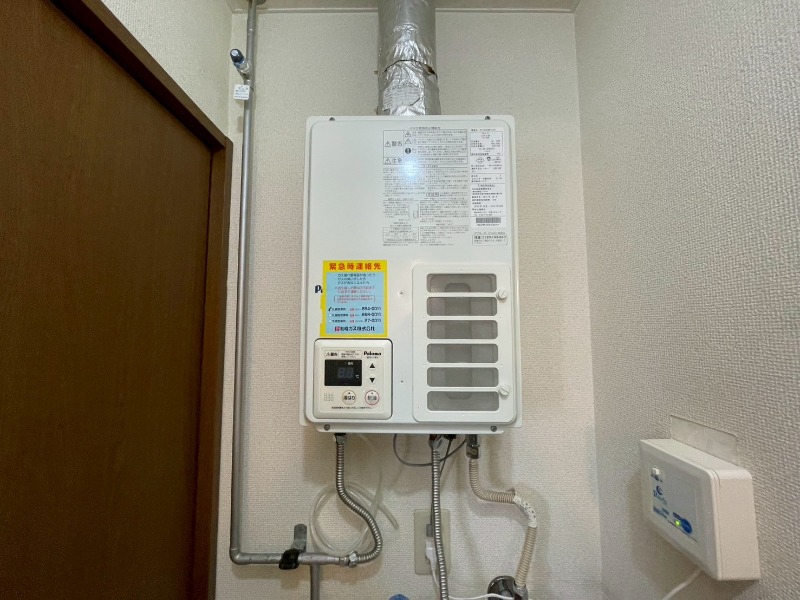 その他　給湯器です。操作しやすいパネルになってます。