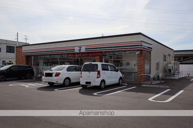 コンビニ　セブンイレブン（コンビニ）まで1049m