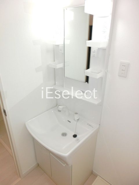 洗面設備　便利な洗髪洗面化粧台です。
