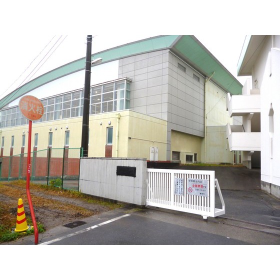 中学校　碧南市立新川中学校（中学校）まで590m
