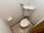 トイレ　こちらはトイレです。清潔感があり、安心して使用できます。