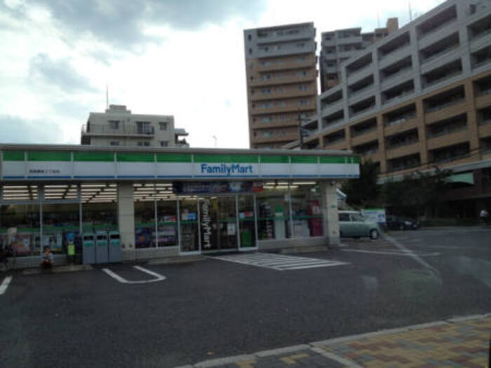 コンビニ　ファミリーマート葛飾鎌倉三丁目店（コンビニ）まで258m