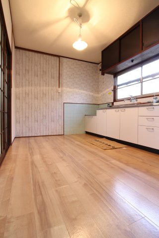舞子台1丁目戸建の居間写真