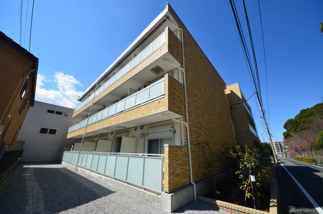 建物外観　★程よい緑に囲まれた、居心地のよい物件です★