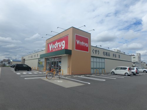ドラックストア　V・ｄｒｕｇ東鶉店（ドラッグストア）まで610m