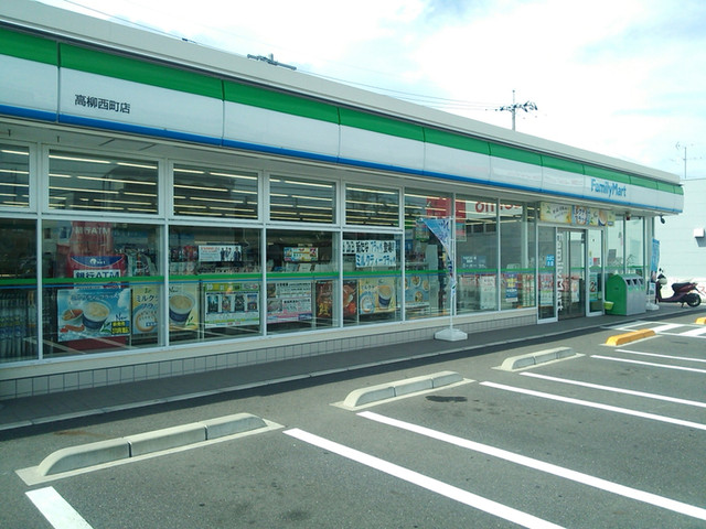 コンビニ　ファミリーマート高柳西町店（コンビニ）まで882m