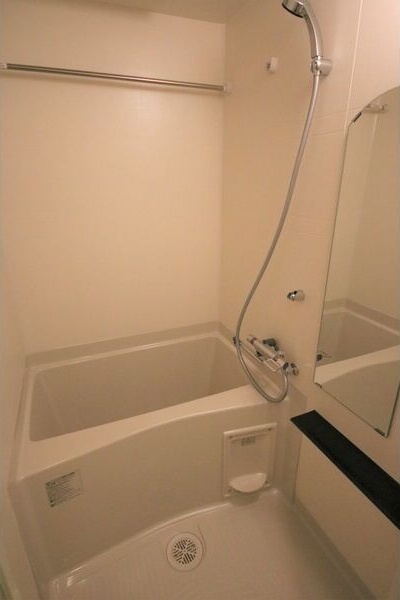 バス・シャワールーム　※写真は同じマンションの違う部屋のものになります。