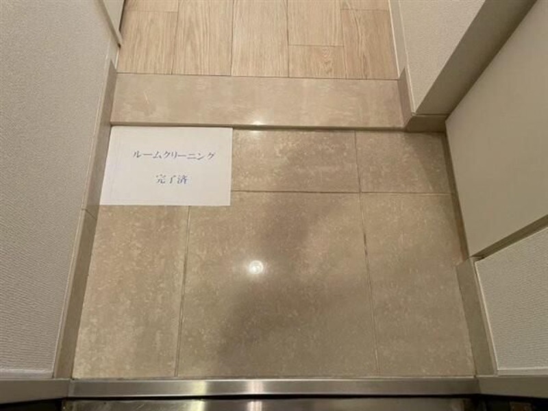 玄関　パレ・ホームズ新橋