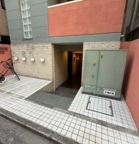 エントランス　パレ・ホームズ新橋