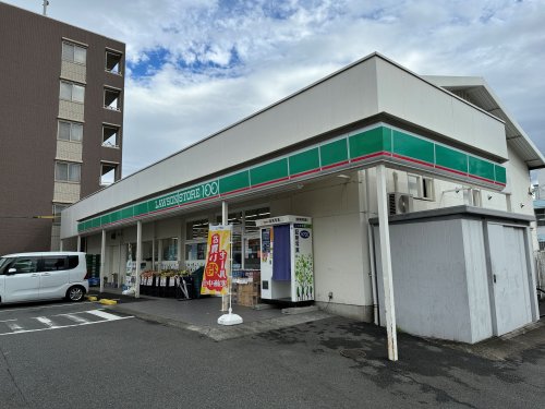 ドラックストア　ローソン100岩倉店（ドラッグストア）まで428m