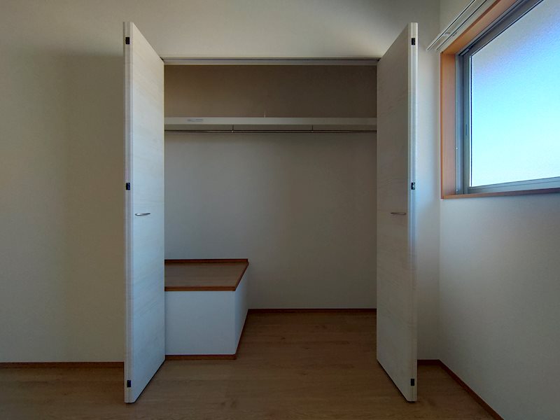 収納　ご家族の荷物を入れるたっぷり収納