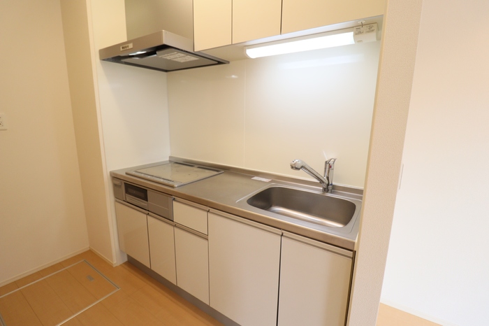 キッチン　システムキッチン（3口ＩＨ、グリル、浄水器付）