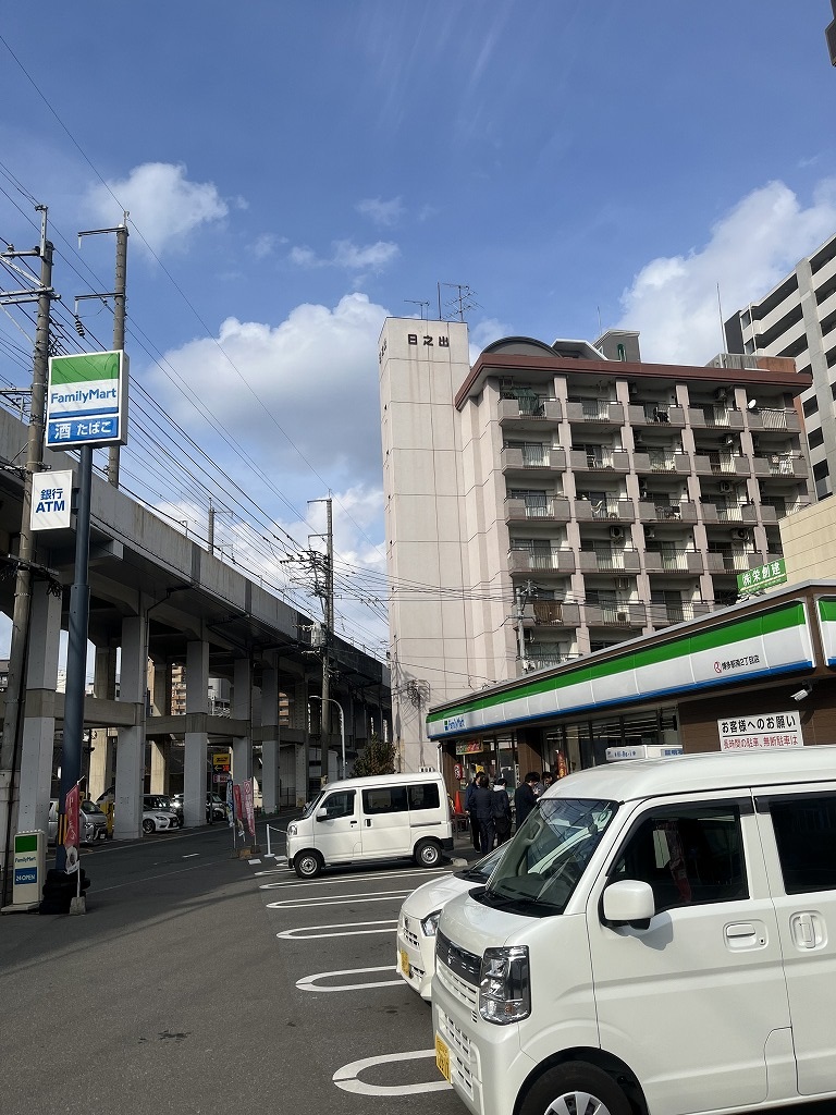 コンビニ　ファミリーマート（コンビニ）まで77m