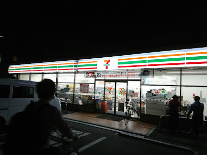 コンビニ　セブンイレブン 大阪下新庄2丁目店（コンビニ）まで897m