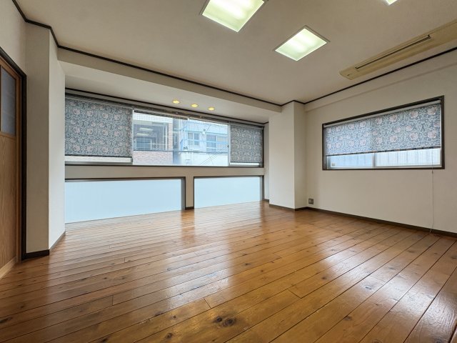 新神戸H.Holdingsビルの居間写真