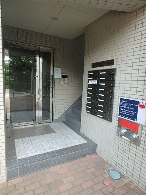 エントランス　エントランス