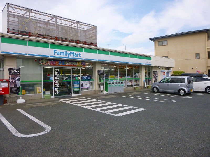 コンビニ　ファミリーマート（コンビニ）まで645m