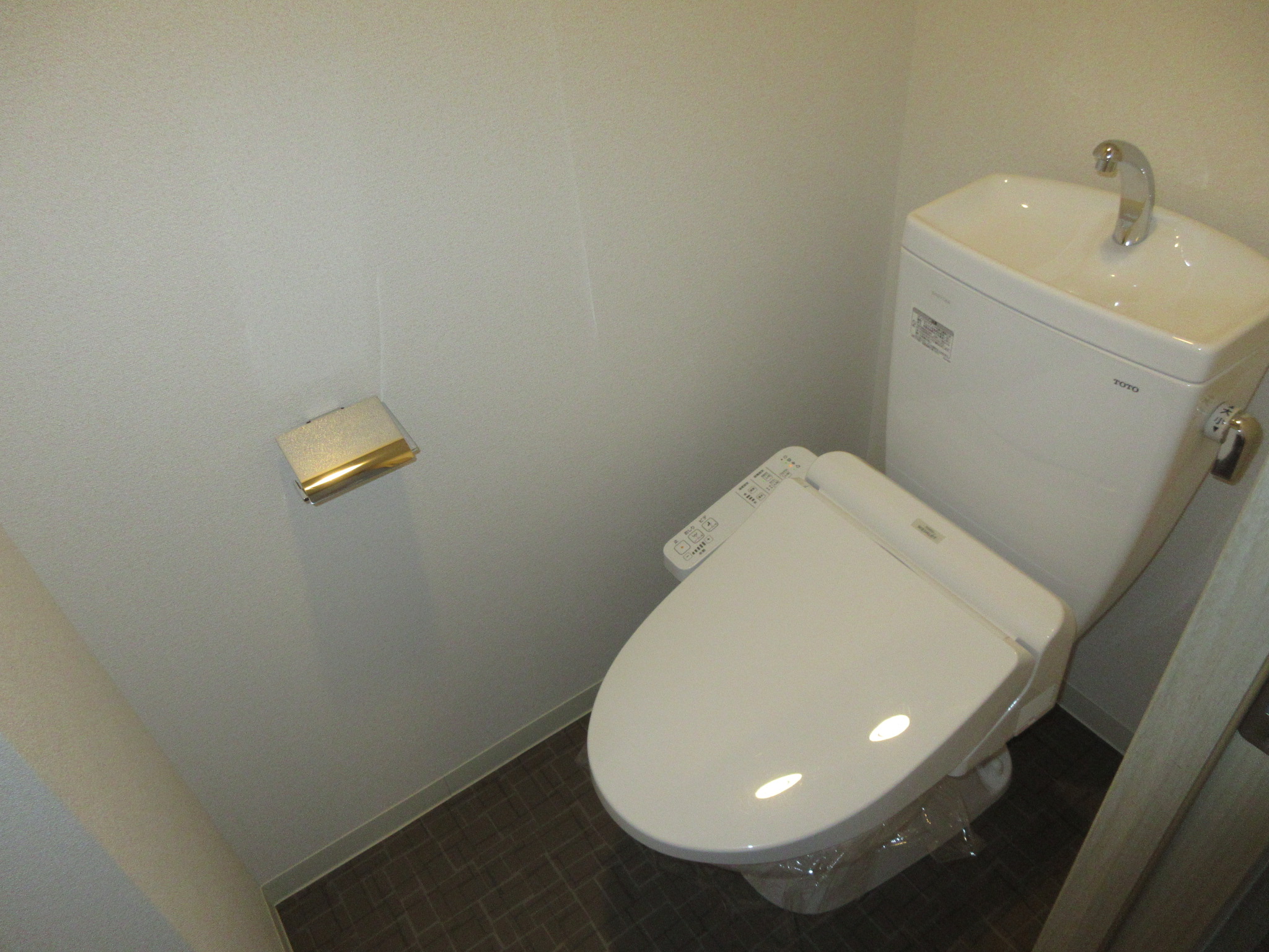 近鉄南大阪線 北田辺駅 徒歩6分 10階建 築6年のトイレ写真