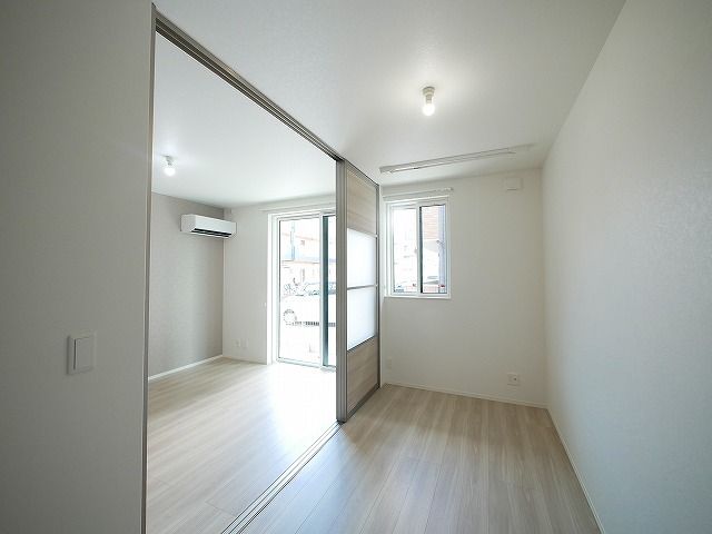 その他部屋・スペース　落ち着いて過ごせるお部屋なので、寝室にいかがでしょうか