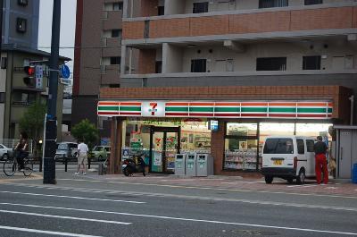 コンビニ　セブンイレブン（コンビニ）まで140m