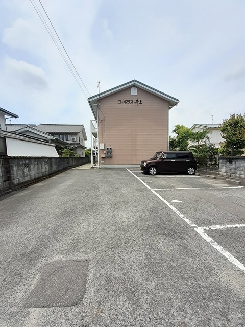 エントランス　駐車場　※現況優先