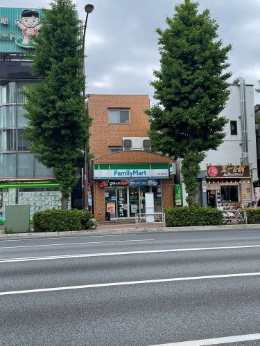 コンビニ　ファミリーマート 本蓮沼駅前店（コンビニ）まで175m