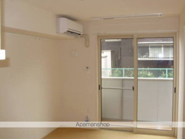 ブランドール宮崎台の居間写真