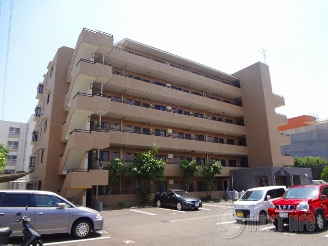 建物外観　アルカディアの外観