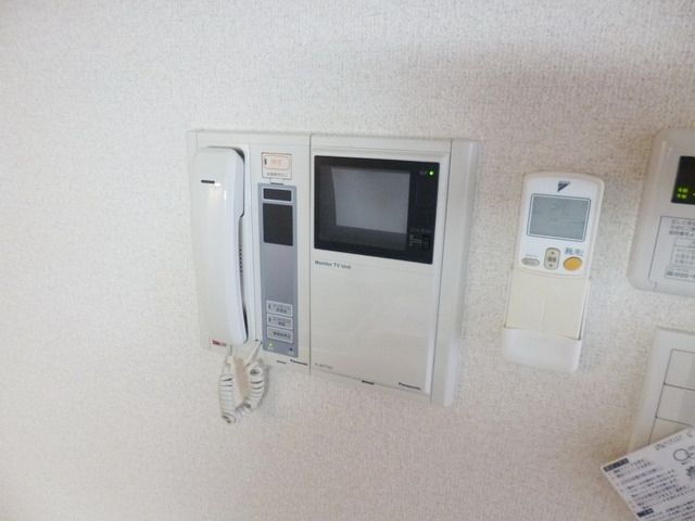 セキュリティ　★モニター付インターホン完備です★h
