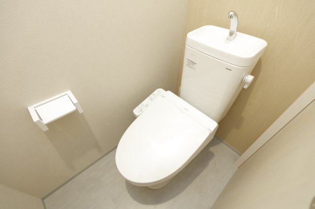 京成本線 京成小岩駅 徒歩12分 3階建 築1年のトイレ写真