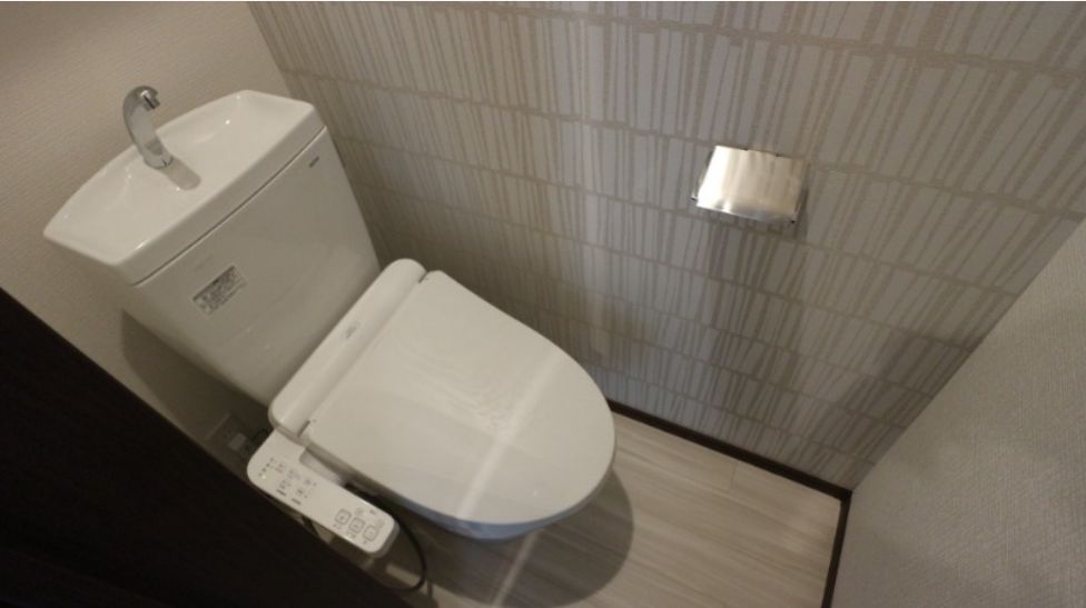 ＪＲ仙石線 宮城野原駅 徒歩6分 3階建 築6年のトイレ写真