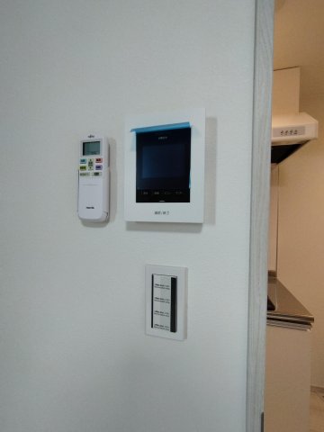 セキュリティ　訪問者の顔を確認できるTVモニター付きインターホンを完備