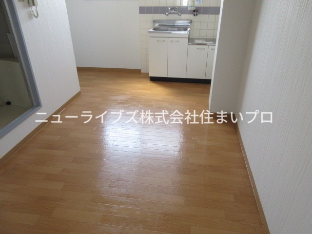 秀和ハイツ1の居間写真