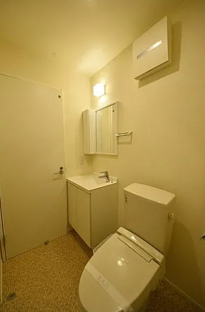 東急田園都市線 駒沢大学駅 徒歩9分 4階建 築10年のトイレ写真