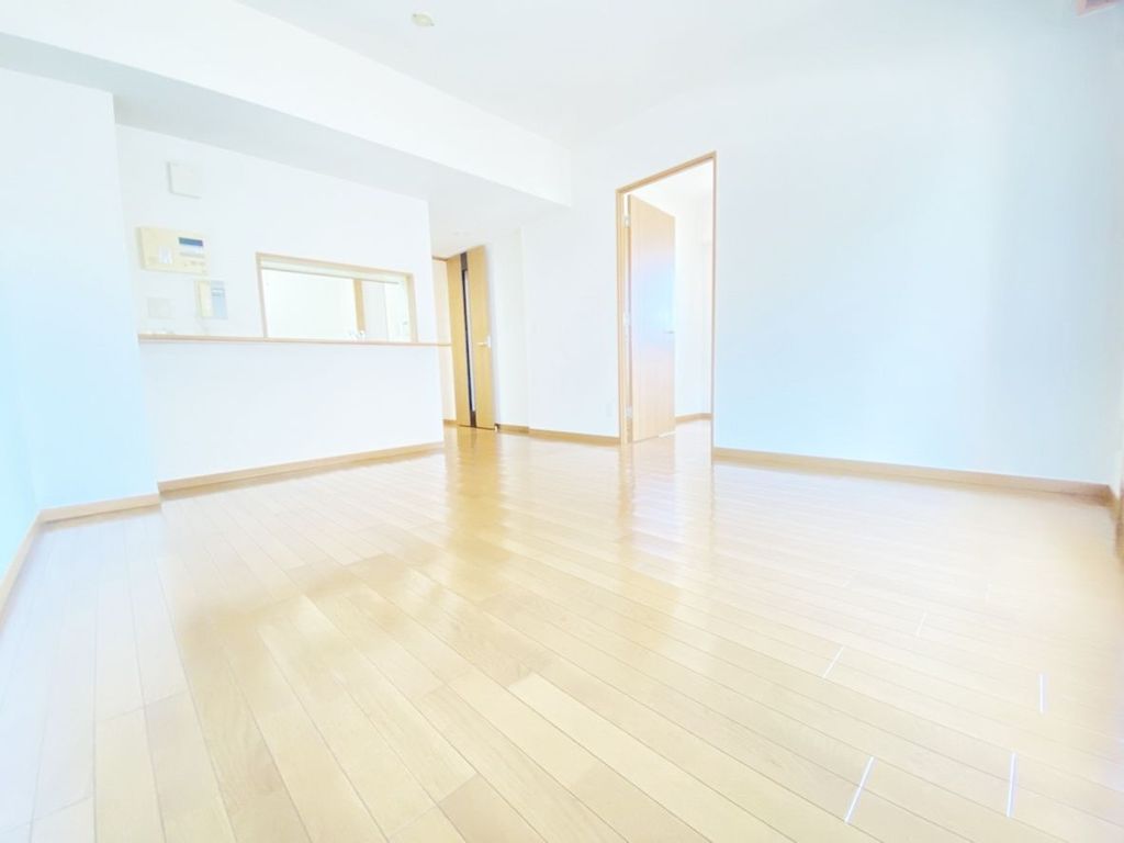 キャメロット上永谷の居間写真