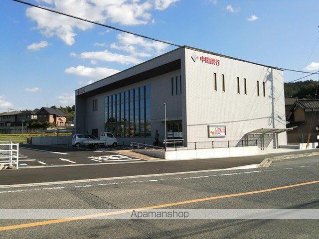 銀行　中国銀行　鴨方支店（銀行）まで600m