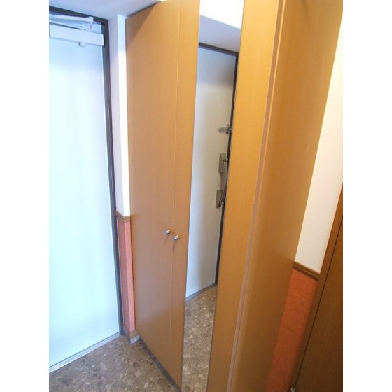 玄関　※同タイプ別部屋の写真です。現況優先。