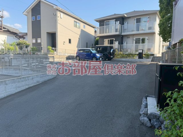 駐車場　駐車場に車を止められます