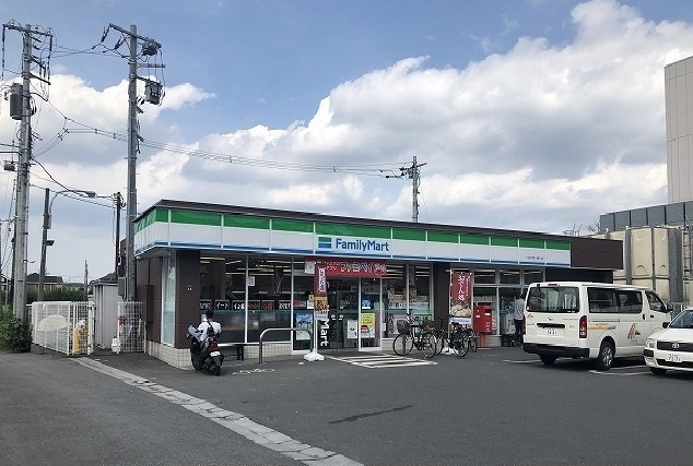 コンビニ　ファミリーマート（コンビニ）まで300m