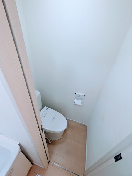 ＪＲ横須賀線 保土ケ谷駅 徒歩10分 2階建 築7年のトイレ写真