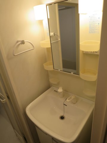 洗面設備　反転タイプの写真になります
