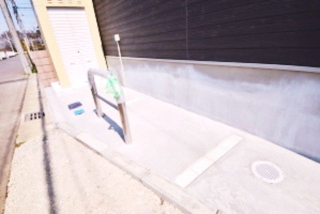 駐車場　月2160円のバイク置き場あり　1台先行契約順