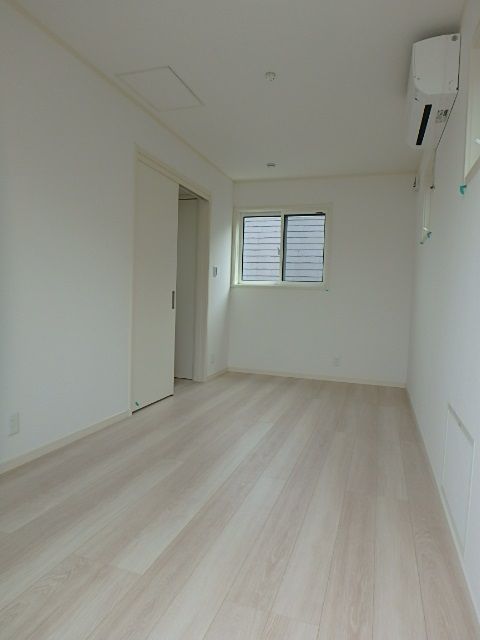 ラヴィサントゥ信濃町の居間写真