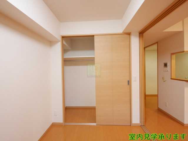 収納　同じ間取りの別部屋の写真で御座います。
