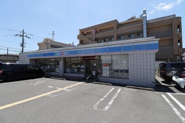 コンビニ　ローソン東大阪寺前町一丁目店（コンビニ）まで251m