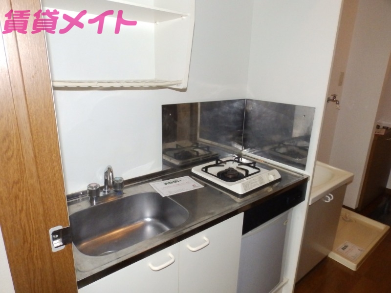 キッチン　同物件別室反転タイプ画像